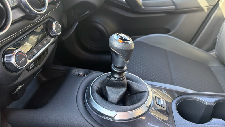 Nissan Juke 1.0 DiG-T 114 N-Connecta 5dr Petrol Hatchback